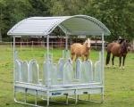 Kellfri FEEDER WITH ROOF AND COVERED TOMBSTONE RAILINGS FOR HORSES