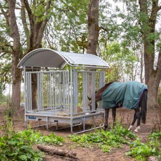 Kellfri FEEDER WITH GRILLE GATE FOR HORSES, 12 OPENINGS